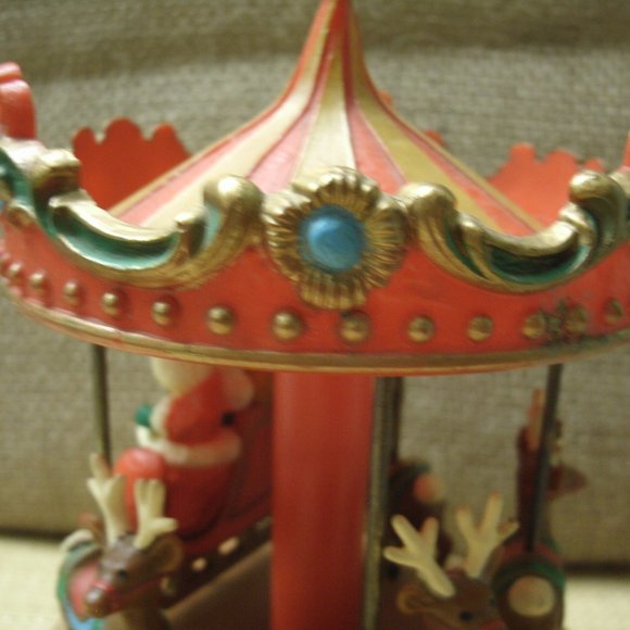 Vintage Hallmark Santa & Reindeer Carousel Music Box - Picture 16 of 16